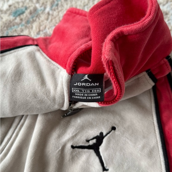 Super cool Air Jordan Velvet Vintage Warm Up Jacket Size XXL soft gray & red - Picture 11 of 15